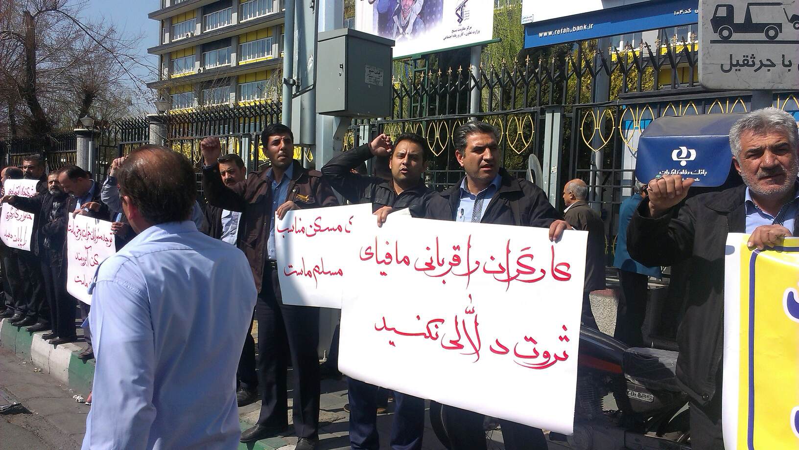 Bus drivers in Tehran protest against poverty and imposition of inhuman conditions on them