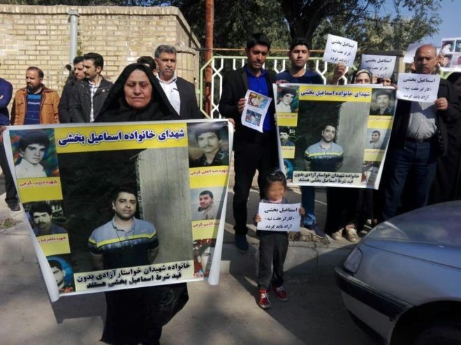 Haft Tapeh sugar cane workers in Iran march with Esmaeil Bakhshi's mother for his freedom