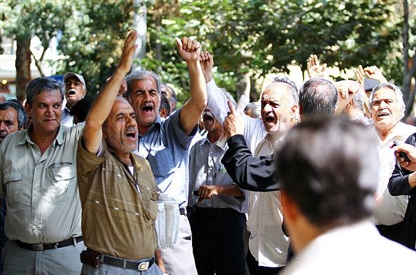 Retired steelworkers in Isfahan “Yesterday's industry workers, today's fighters”